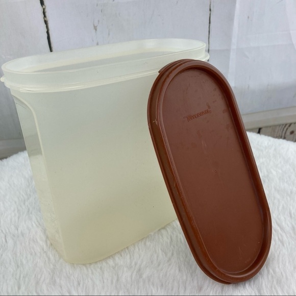 Tupperware 1.7L storage container - Picture 3 of 6